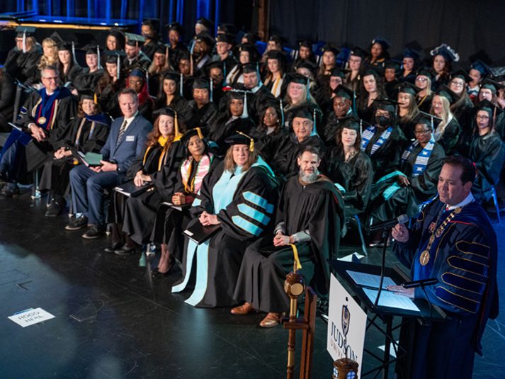 Dr. Adam Wright delivers the commencement address during ������'s December 2022 ceremonies.
